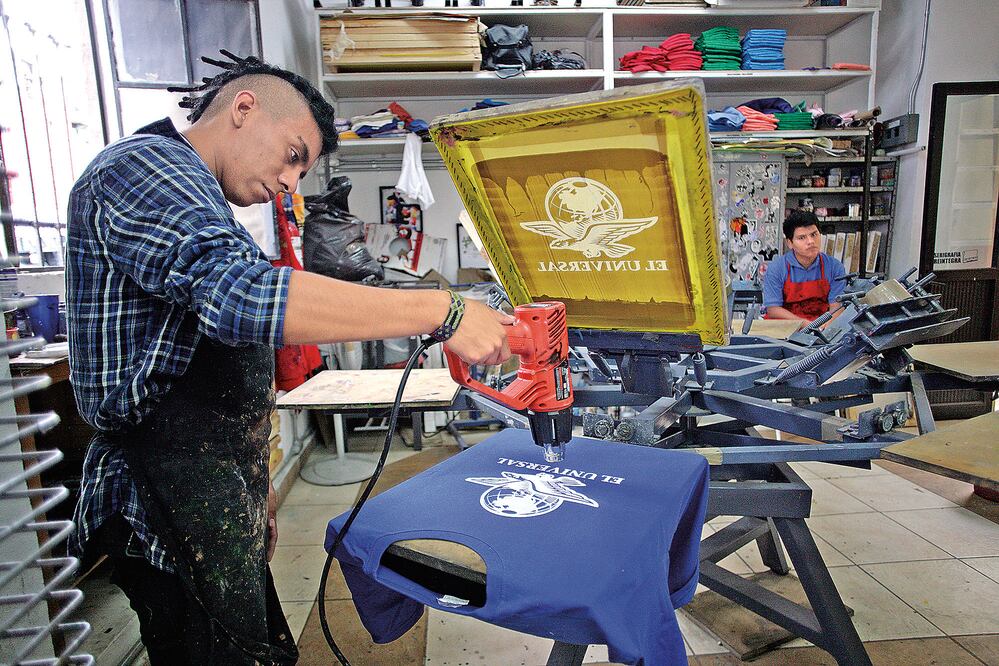 Algunos jóvenes acuden al taller de serigrafía de Reintegra con el objetivo de volver a insertarse en la comunidad de una manera productiva (ARCHIVO EL UNIVERSAL)