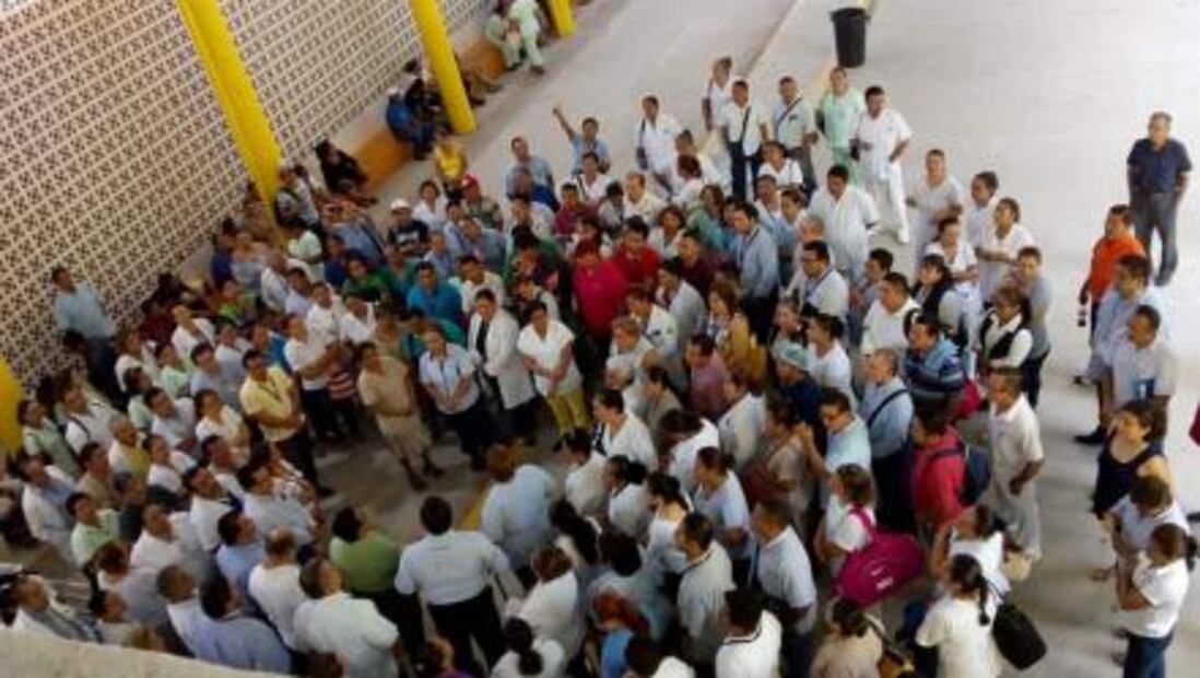 Trabajadores del sector salud realizan paro de labores en Tabasco