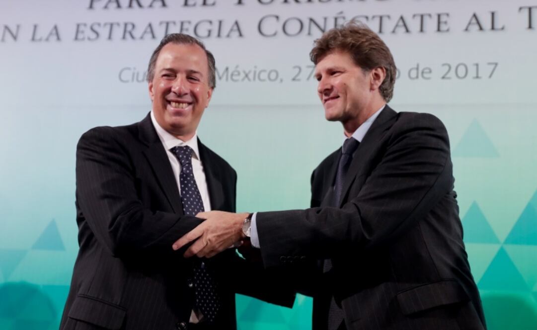 El secretario de Hacienda y Crédito Público, José Antonio Meade, y el titular de Sectur, Enrique de la Madrid Cordero (FOTO: IVAN STEPHENS / EL UNIVERSAL)