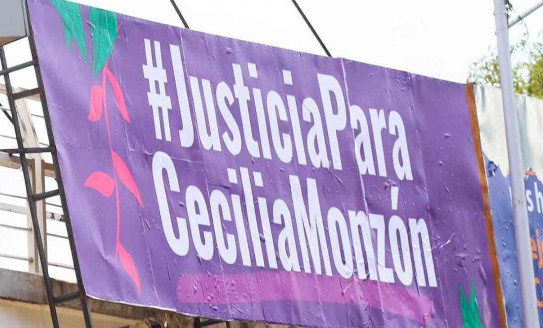 Luego de su feminicidio, colocan espectaculares en calles de Puebla pidiendo justicia para la abogada y activista Cecilia Monzón. Foto: Archivo