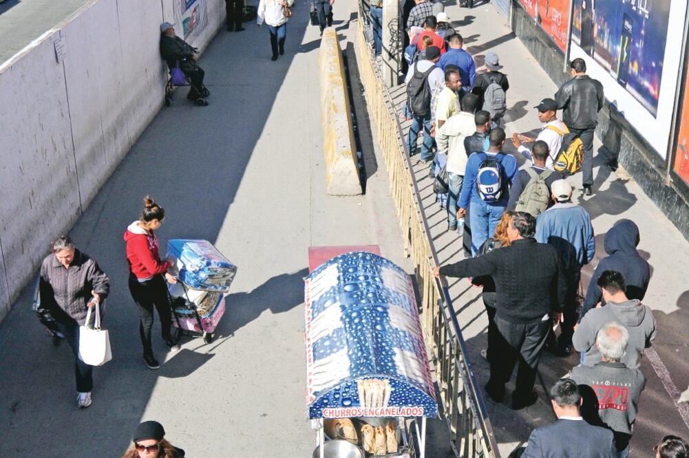 En la garita Tijuana-San Ysidro no hay registro para identificar a las personas que entran o salen caminando o en autos. (ARCHIVO EL UNIVERSAL)