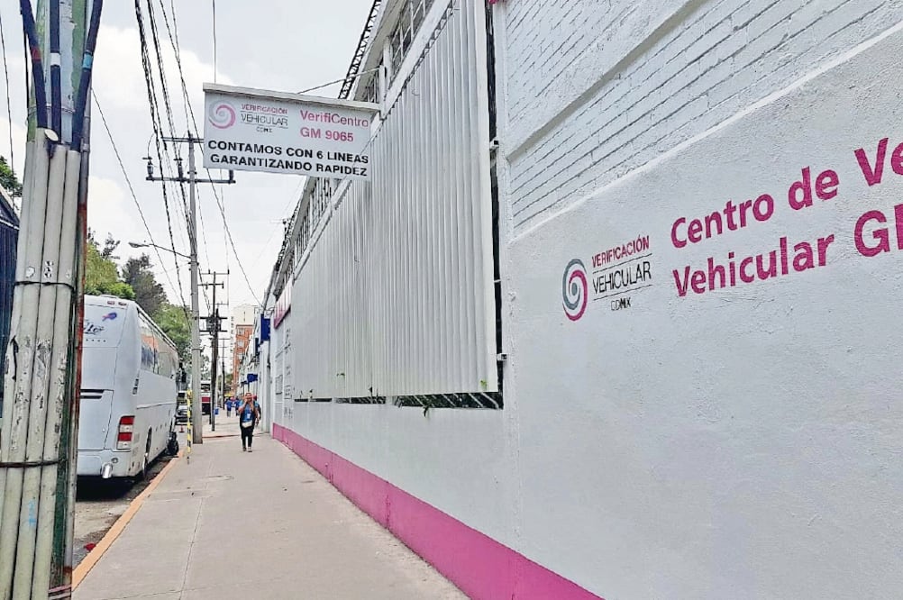 José Ramón Amieva Gálvez, jefe de Gobierno de la Ciudad de México, informó que hasta ayer operaron con normalidad 43 de los 57 Centros de Verificación Vehicular, que debieron entrar en funciones desde el lunes 2 de julio (SANDRA HERNÁNDEZ. EL UNIVERSAL)