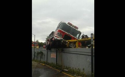 Choque de camión de bomberos deja tres heridos