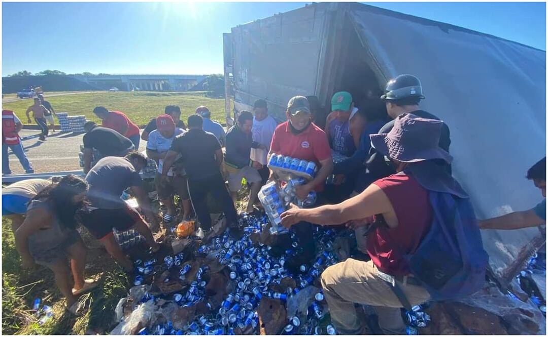 Vuelca camión cargado de cerveza en carretera Mérida-Campeche (28/11/2024): Foto: Especial