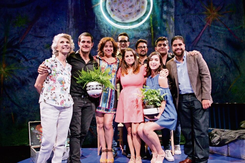 Iker Madrid y Lupi Labunia estelarizan la puesta Te quiero hasta la luna en el Foro Lucerna (IVAN STEPHENS. EL UNIVERSAL)