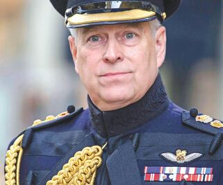 Príncipe Andrés se retira de vida pública tras el caso Epstein