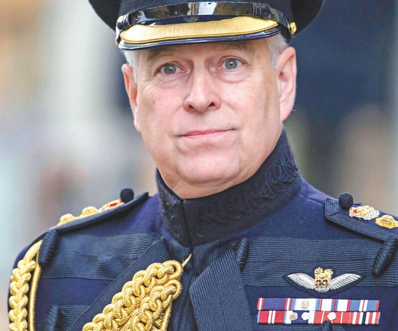 El príncipe Andrés en Brujas, Bélgica, el pasado 7 de septiembre. Ayer decidió renunciar por un plazo indeterminado a sus funciones. OLIVIER MATTHYS. AP