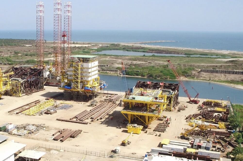 Inver sión. El gobernador electo Adán Augusto espera que la construcción de la refinería en Dos Bocas deje una derrama económica de 160 mmdp. Foto: ESPECIAL