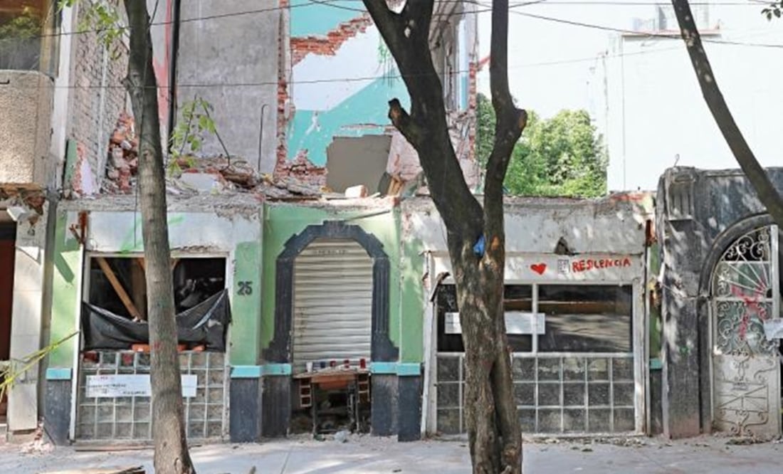 Several buildings in the Condesa quarter are still inhabitable, like this one in Amsterdam 25 – Lucía Godínez/EL UNIVERSAL