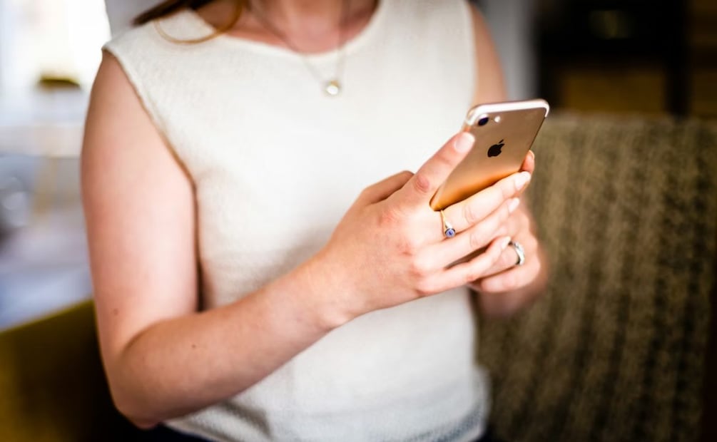 ¿Respondiste la llamada de un número desconocido? Evita decir estos 2 datos. Imagen: Unsplash