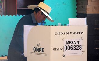 Perú extiende votación hasta el lunes por falta de boletas; más de 63 mil electores no pudieron votar