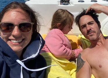 Mauricio Ochmann canta emotivo tema dedicado a sus hija Lorenza y Kailani