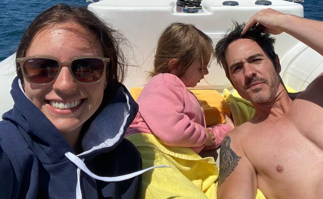 Mauricio Ochmann con sus hijas Lorenza y Kailani.