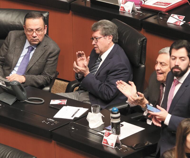 El coordinador de Morena en la Cámara Alta, Ricardo Monreal Ávila, dijo que se reuniría con el presidente Andrés Manuel López Obrador a fin de tratar el tema de la terna para ocupar la silla vacante en la SCJN. Foto/ CARLOS MEJÍA. EL UNIVERSAL