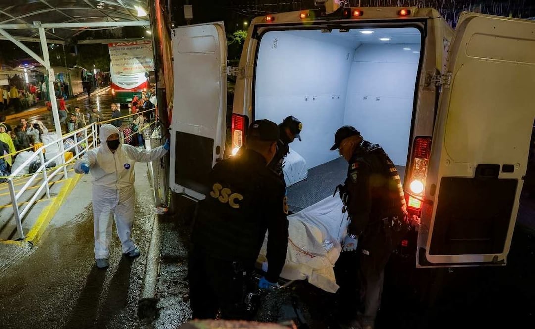 Hombre muere en el paradero de Indios Verdes. | Foto: Osmar Alvarado | El Universal.