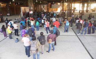 Maestros de la Sección 22 en Oaxaca irrumpen en conferencia de Salomón Jara por adeudos; denuncian la falta de pago de 604 horas