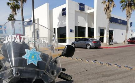 Presuntos delincuentes armados intentan asaltar dos sucursales bancarias en Sinaloa