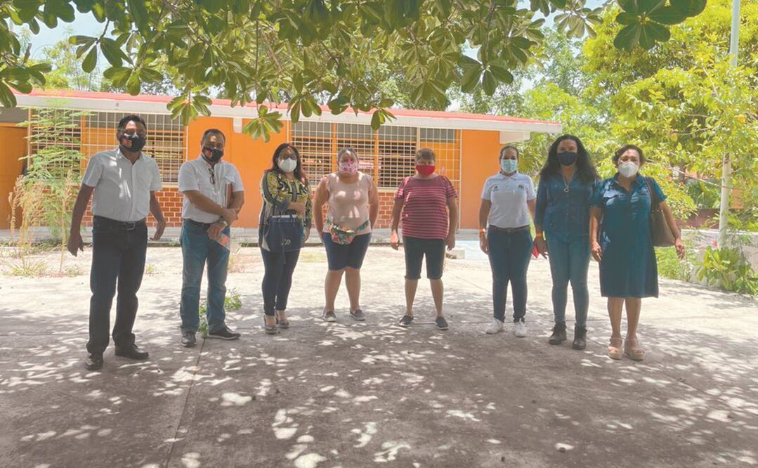 El cuidado y el mantenimiento de la limpieza en las escuelas será en colaboración de maestros y los padres, dijo el gobernador. Foto: Especial