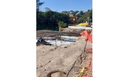 Hospitalizan a 3 trabajadores que cayeron de columna en obras del Tren México-Toluca en CDMX 