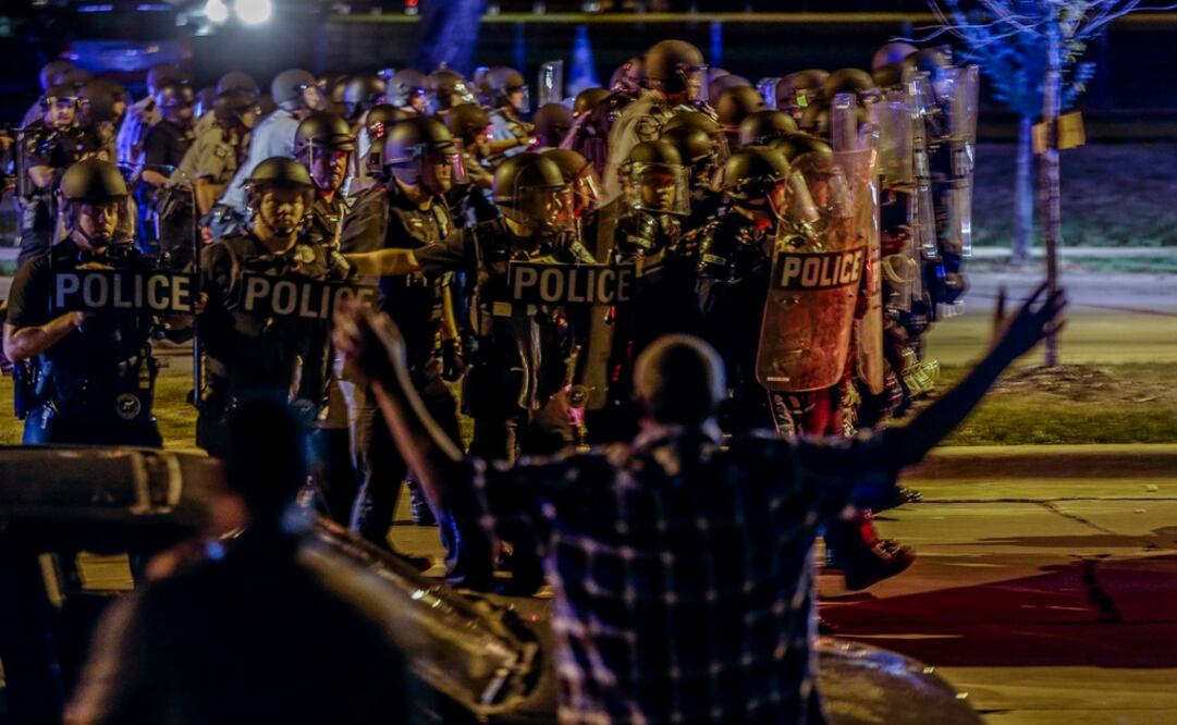Protestas del 14 de agosto en Milwaukee, Wisconsin por la muerte de un hombre negro armado a manos de un policía (Foto: AP)