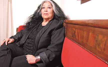 "Pinochet confiscaba la palabra en Chile": llega antología de la poeta Carmen Berenguer