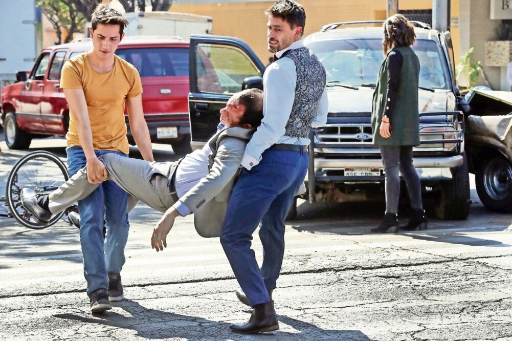 En Dr. Barragán y Dr. Navarro se provocó una explosión que quedó a la primera toma para Malibú , una película mexicana de acción. (FOTOS: CARLOS MEJÍA Y JUAN CARLOS REYES. EL UNIVERSAL)