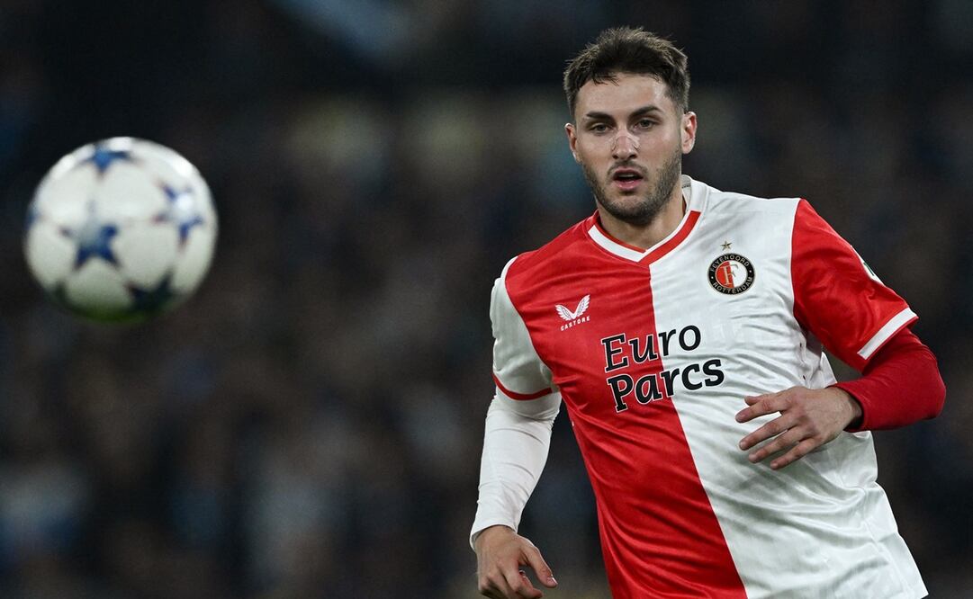 Santiago Giménez se echa la culpa por la derrota del Feyenoord en la Champions League FOTO: AFP