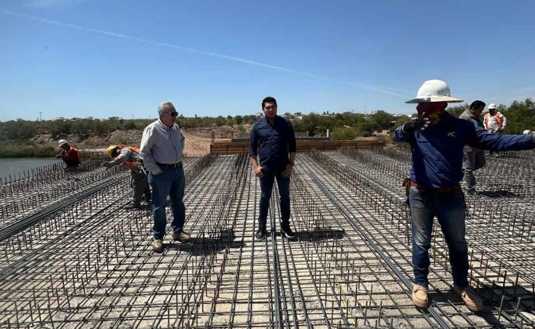 Rubén Rocha supervisa construcción de puente vehicular en Culiacán (17/03/2025). Foto: Especial