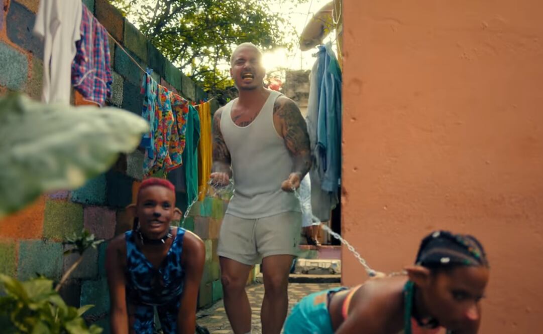 Still del video musical "Perra", de J Balvin y Tokischa. Imagen: Especial