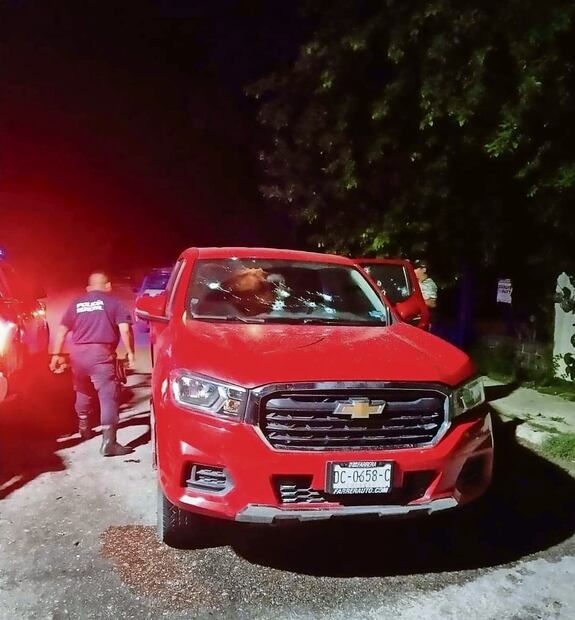El sábado, un comando atentó contra la caravana en la que viajaba Robertoni Orozco, candidato de Morena Foto: Especial