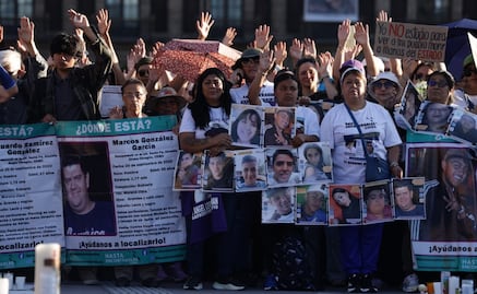 “Les buscamos y solo nosotras les encontramos”, reclaman; vigilia por Teuchitlán entre zapatos, velas y hasta un enfrentamiento