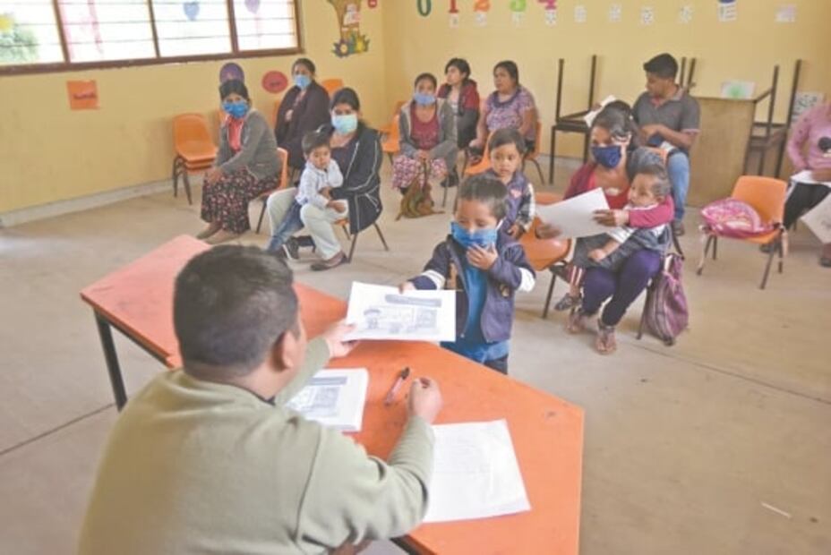 Sin tecnología, así estudian en la Montaña de Guerrero frente a la pandemia