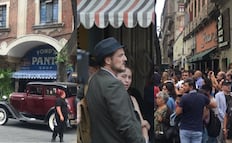 VIDEO: Pedro Pascal alborota a fans en el Centro Histórico de la CDMX durante el rodaje de “De noche”