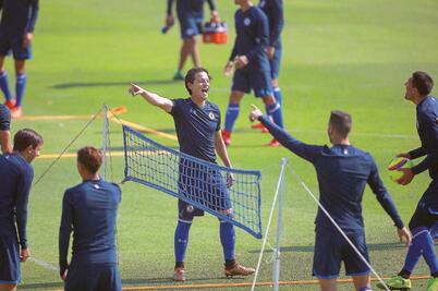 Vuelven a casa ataviados de azul celeste