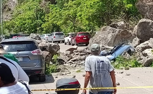 Deslave en el Cerro del Crestón provoca daños y lesionados; cierran acceso al Faro de Mazatlán