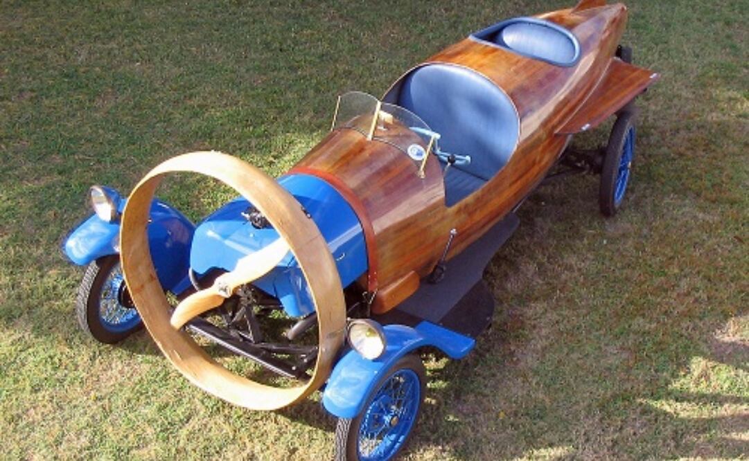 El helicron es un vehículo francés que junta los elementos de un auto con los de un avión. Foto: Museo del Motor de Lane