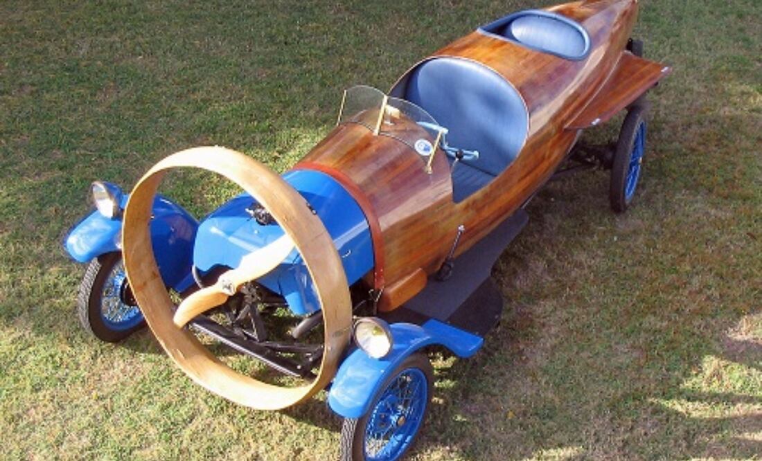 El helicron es un vehículo francés que junta los elementos de un auto con los de un avión. Foto: Museo del Motor de Lane