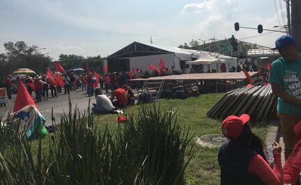 Campesinos instalan plantón en San Lázaro y les "prestan" recursos para damnificados 