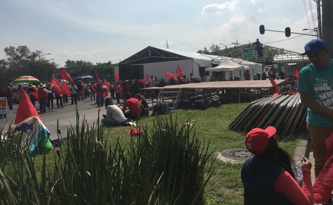 Integrantes de Antorcha Campesina en San Lázaro / Carina García. EL UNIVERSAL