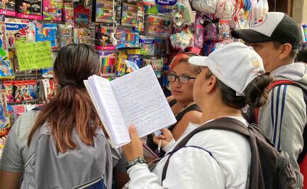 ¡No hicieron la tarea! Padres de familia saturan calles de CDMX por compra de última hora de útiles escolares