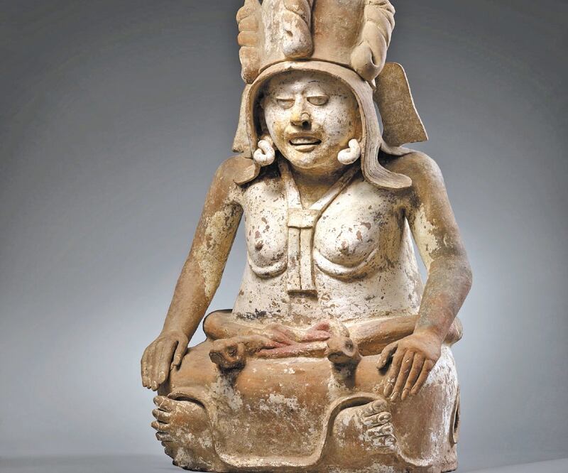 Se vendieron 39 piezas prehispánicas, de las cuales 29 son auténticas y originarias de culturas que habitaron Mesoamérica; tres objetos en la venta eran falsos. ESPECIAL