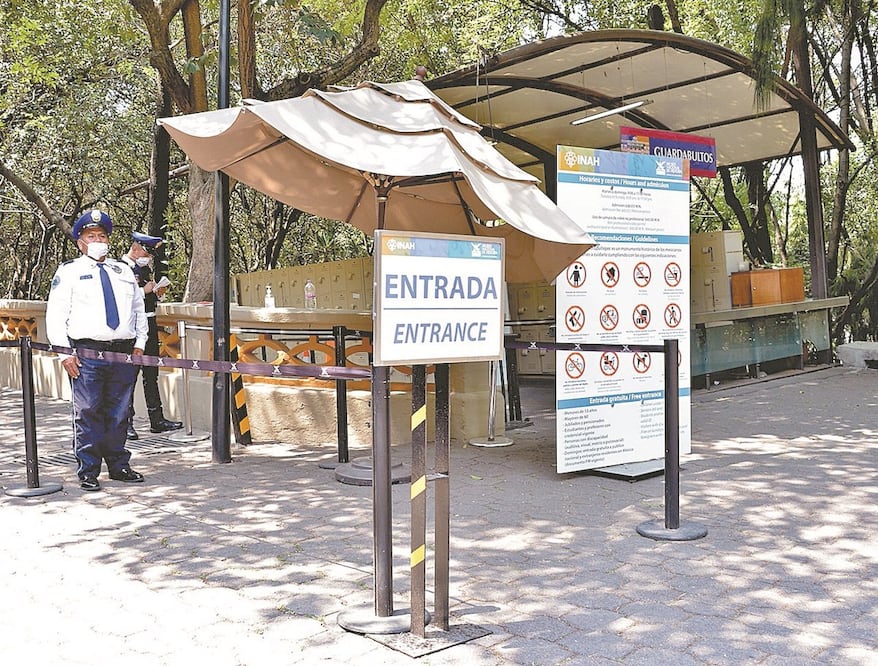 Acceso al Museo Nacional de Historia-Castillo de Chapultepec, uno de los recintos más visitados y que en gran parte de sus espacios tiene ventilación. Foto: CORTESÍA INAH