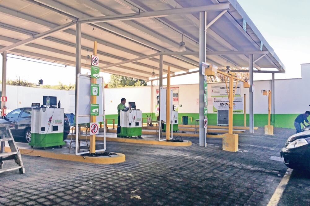 Decenas de vehículos fueron rechazados ayer debido a que los automovilistas no portaban credencial de elector, mismo que aseguran, no es obligatorio. (ARCHIVO EL UNIVERSAL)