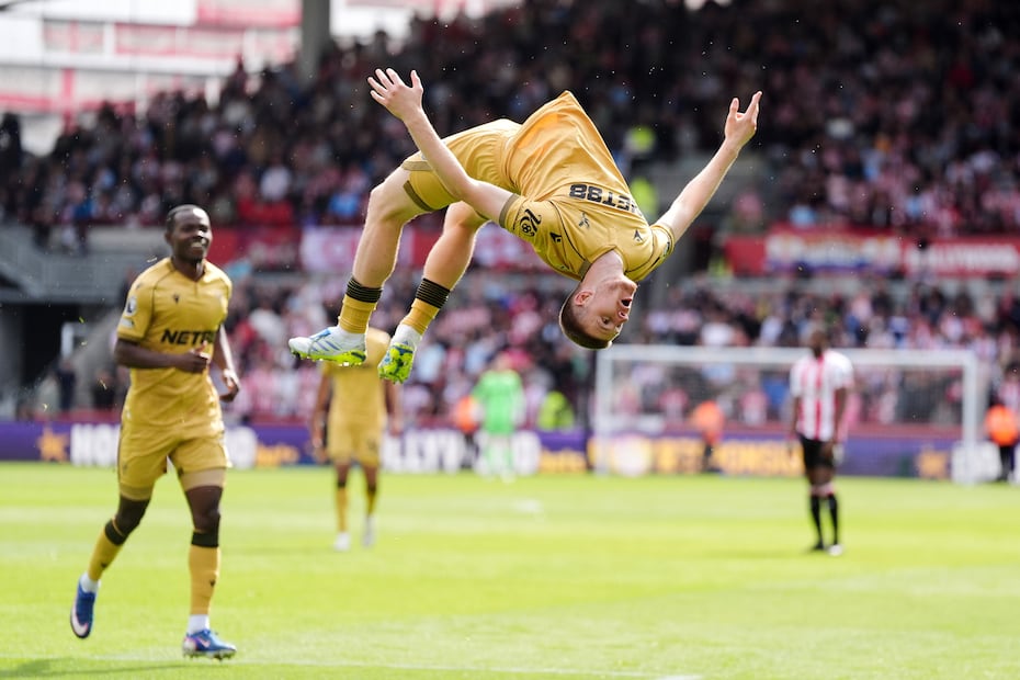 Adam Wharton del Crystal Palace en festejo de gol - Foto: AP