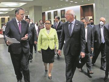 Ebrard presume que cada semana detienen a un narco