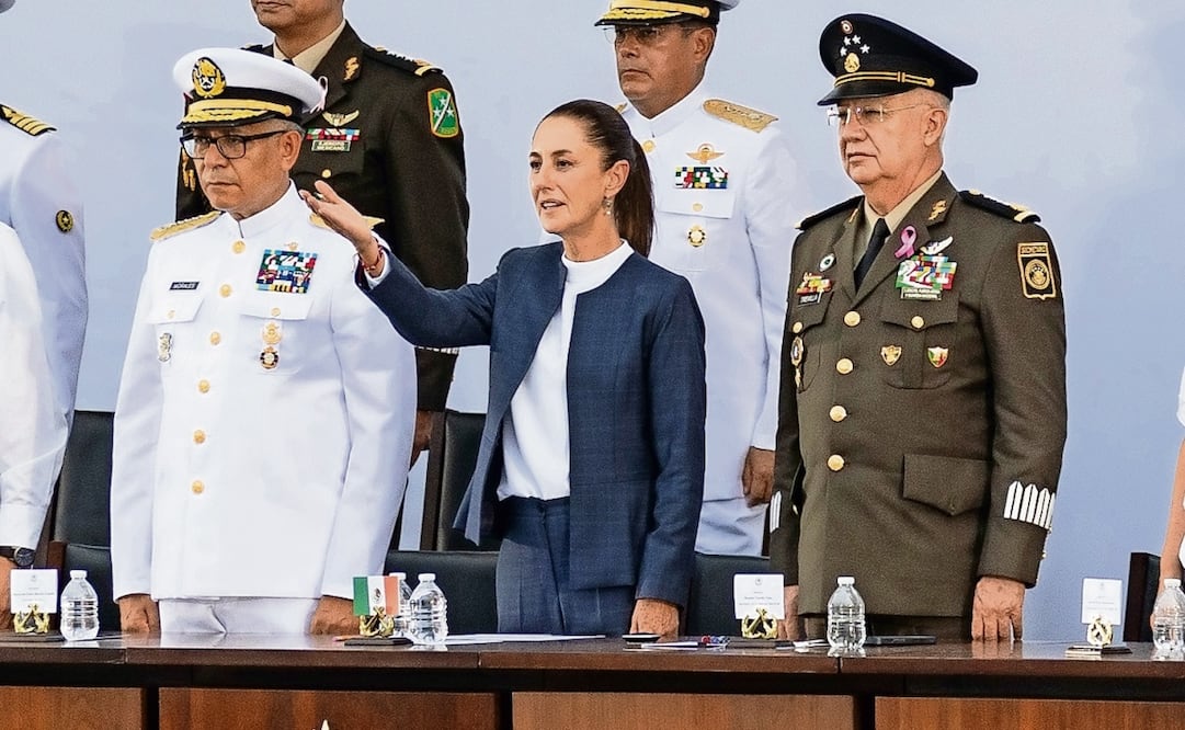 La estrategia de seguridad de Claudia Sheinbaum delinea que habrá coordinación integral entre miembros del gabinete, como los secretarios de Marina y de la Defensa Nacional. Foto: Archivo EL UNIVERSAL