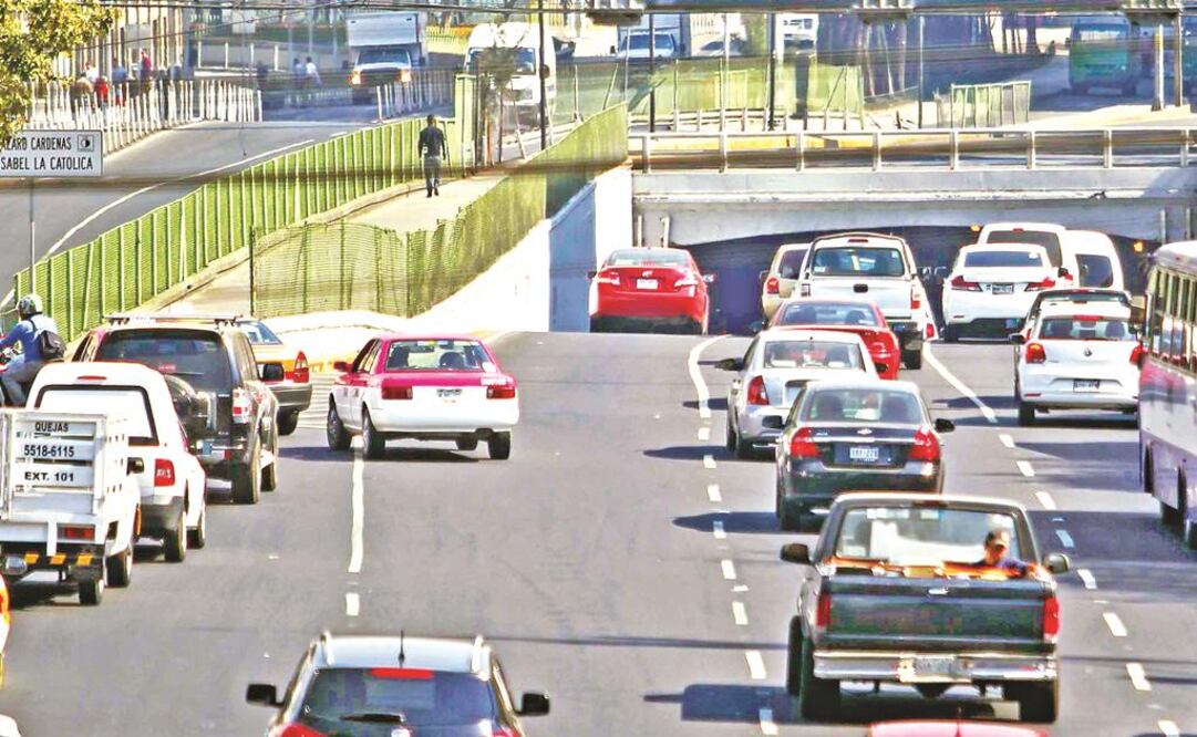 HOY NO CIRCULA. Están exentos de esta medida los automotores que porten hologramas 00 y 0. Foto: Archivo EL UNIVERSAL