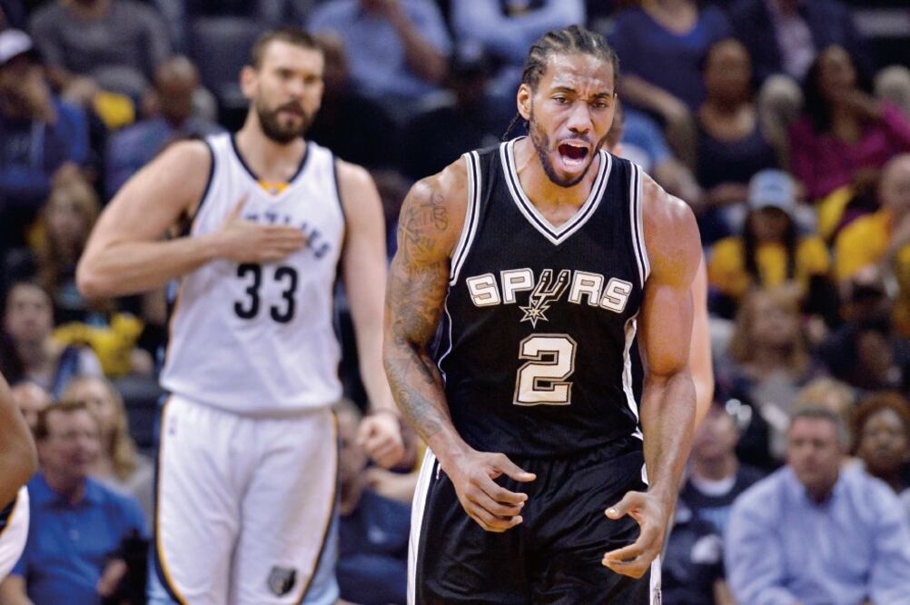 Kawhi Leonard protagonizó un gran encuentro en casa ajena (BRANDON DILL. AP)