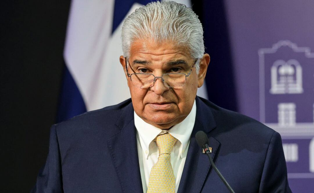 Fotografía cedida por la Presidencia de Panamá del presidente de Panamá, José Raúl Mulino, hablando durante una conferencia de prensa este jueves, en la sede de la presidencia en la Ciudad de Panamá (Panamá). Mulino informó que "conversó" en la víspera con la nueva embajadora nicaragüense, Jessica Yaoska Padilla Leiva, sobre el "tema" del exmandatario Ricardo Martinelli, asilado en esa sede diplomática a espera de un salvoconducto para viajar a Nicaragua. Foto: EFE