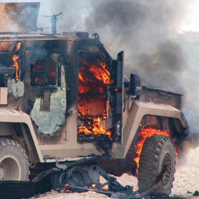 Ataque. Escena del atentado del Estado Islámico contra un convoy de fuerzas estadounidenses y aliados. AFP